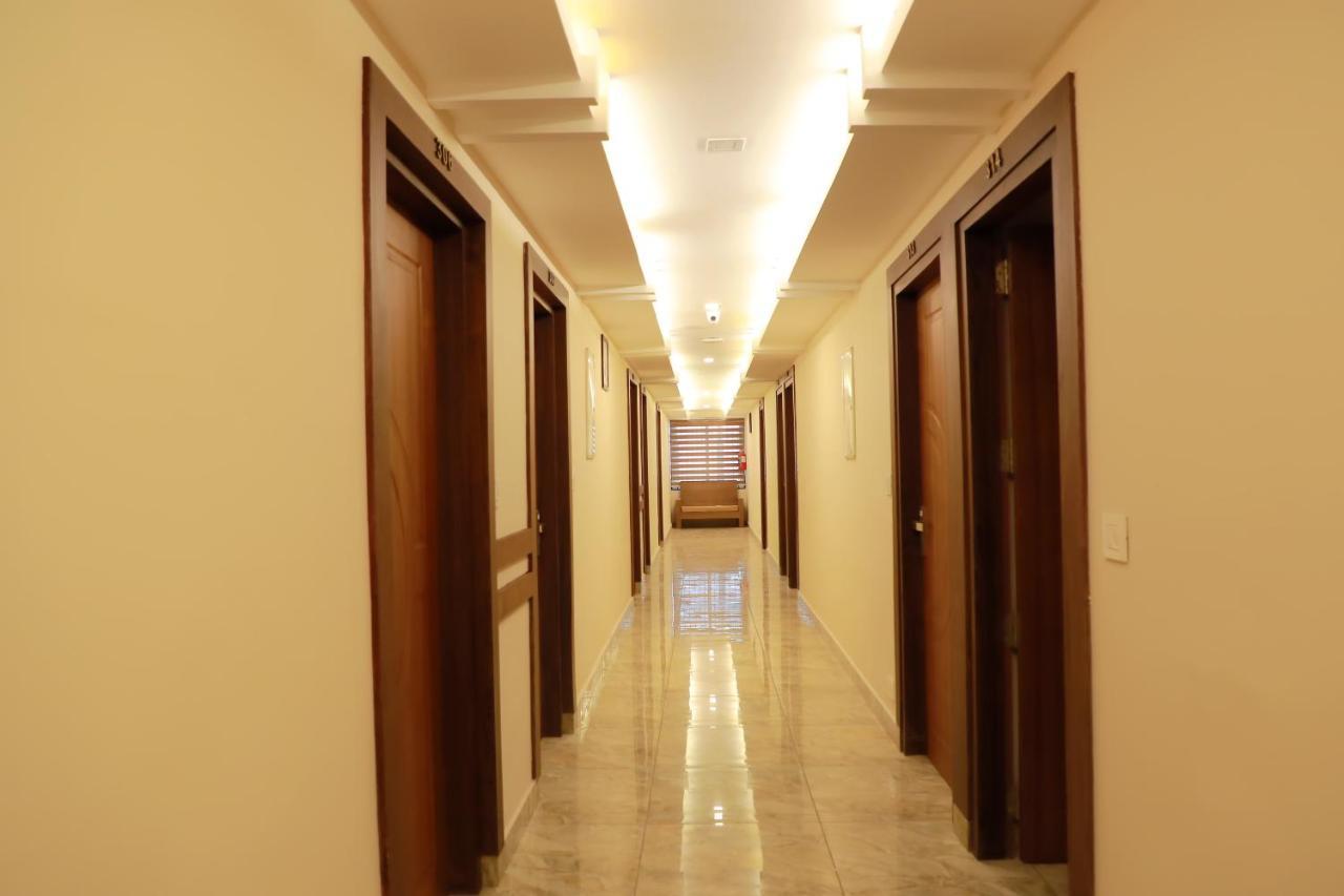 Marza Inn Kalpatta Dış mekan fotoğraf