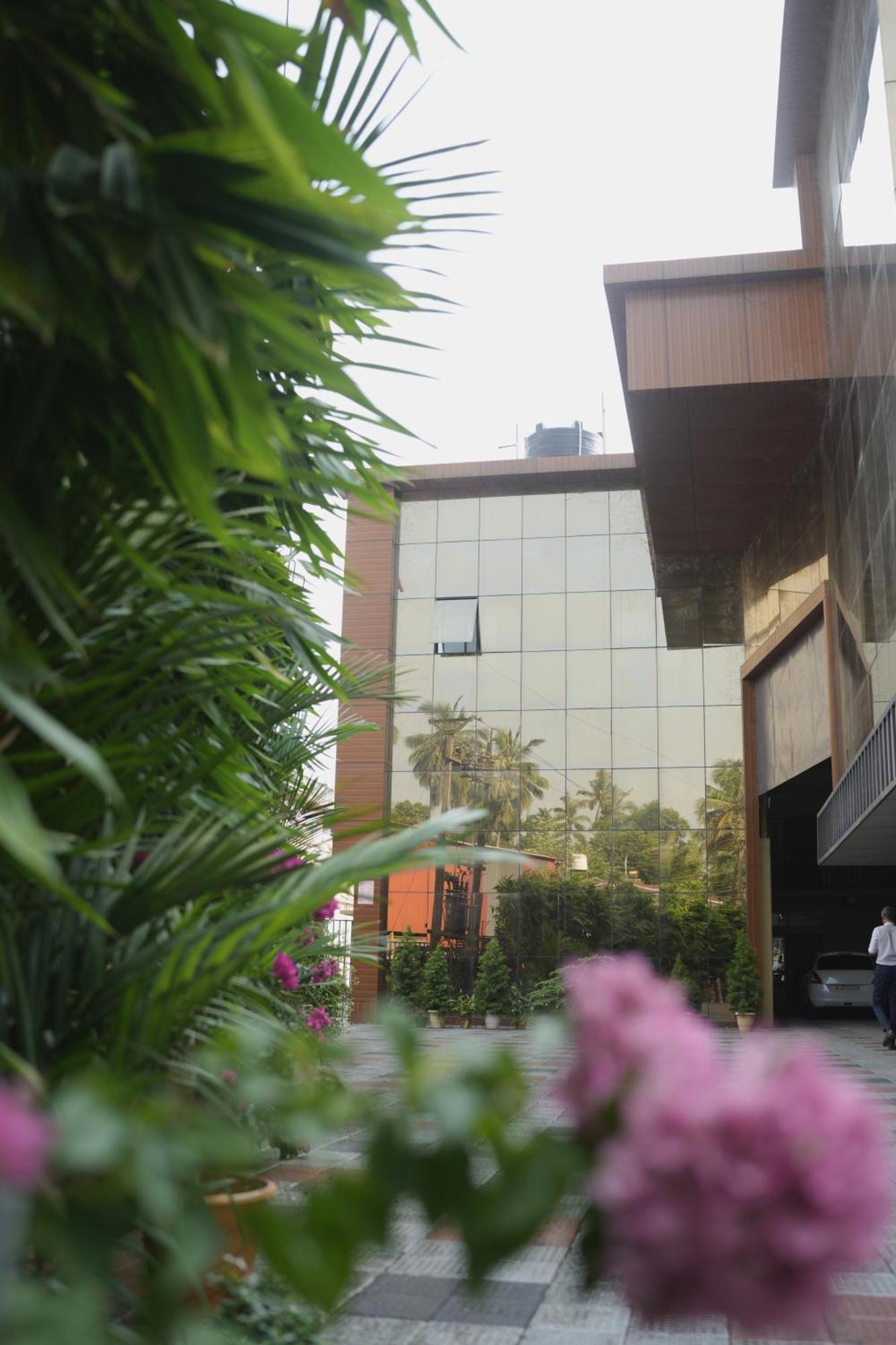 Marza Inn Kalpatta Dış mekan fotoğraf