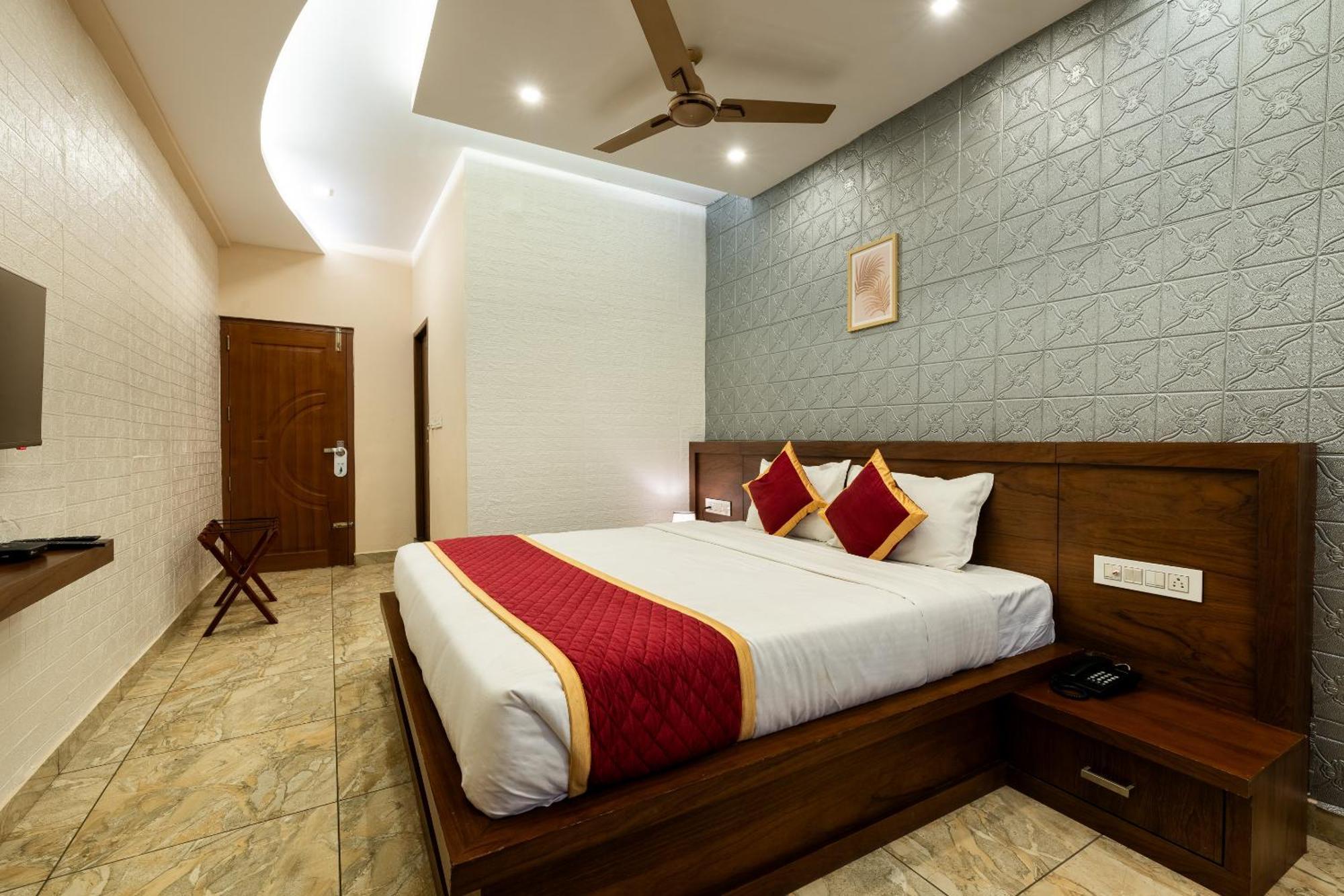 Marza Inn Kalpatta Dış mekan fotoğraf